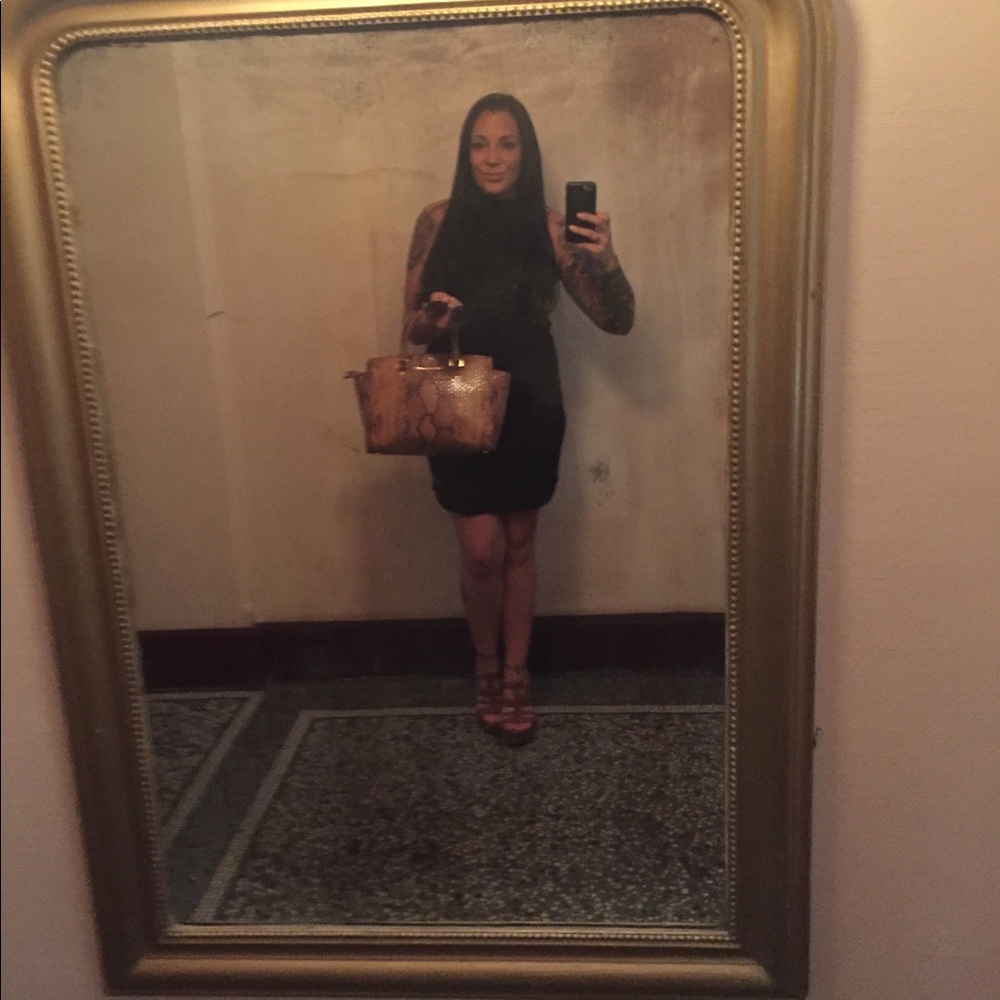 Meet your Posher, Danielle